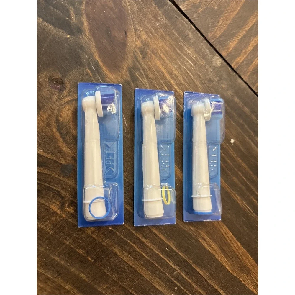 Lot of 3 Genuine Oral-B Replacement Electric Toothbrush Heads 4 704‎ 132-00